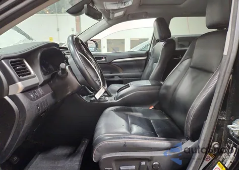 2018 Toyota Highlander Se z USA, uszkodzony, nr VIN 5TDJZRFH8JS551528